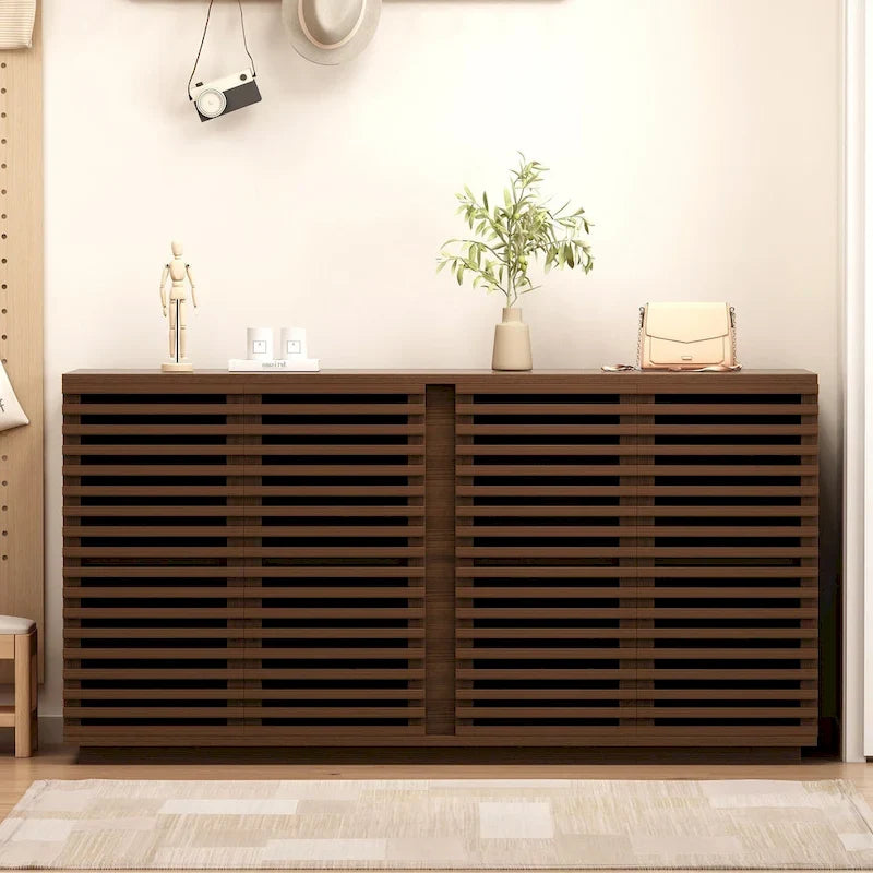 Aparador con puertas de madera maciza