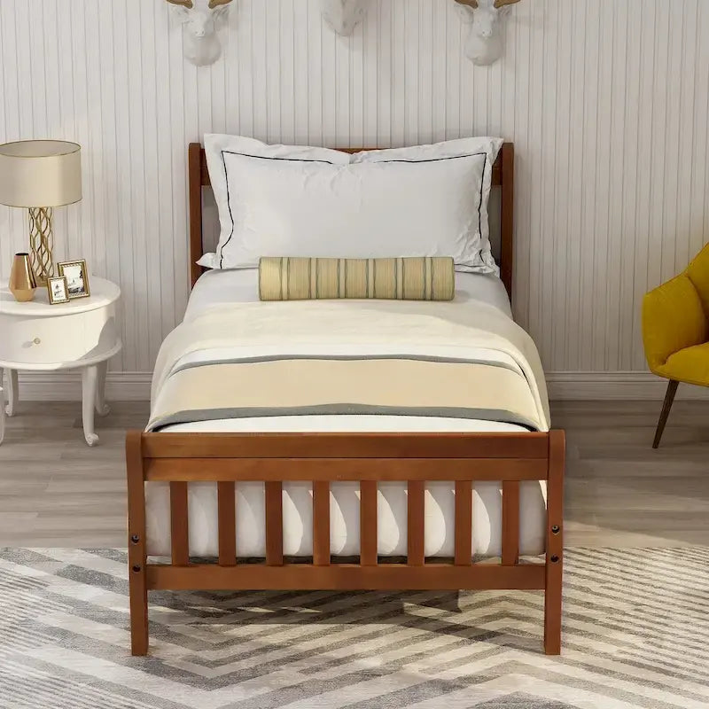 Cama de plataforma de madera con cabecero y piecero