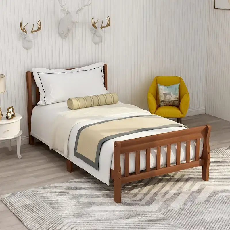 Cama de plataforma de madera con cabecero y piecero
