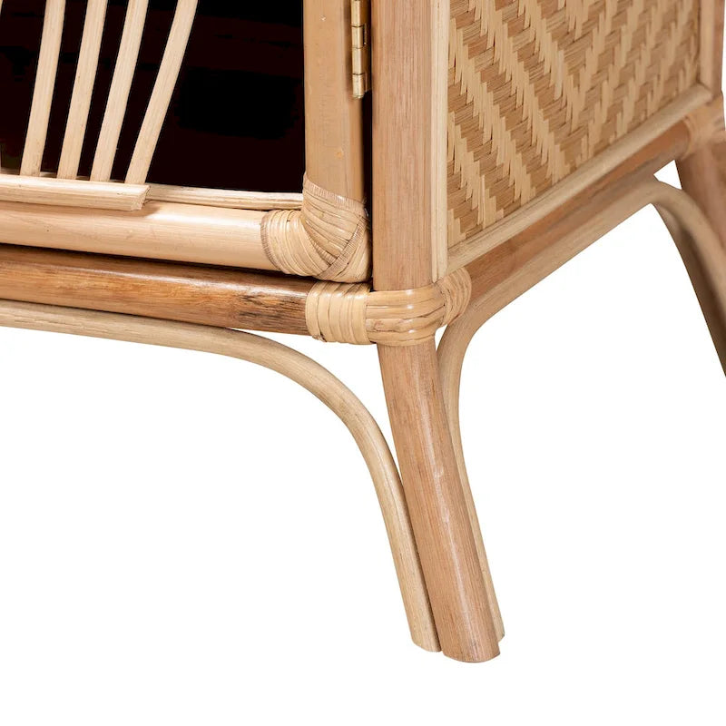 Mesita de noche moderna de estilo bohemio de ratán marrón natural
