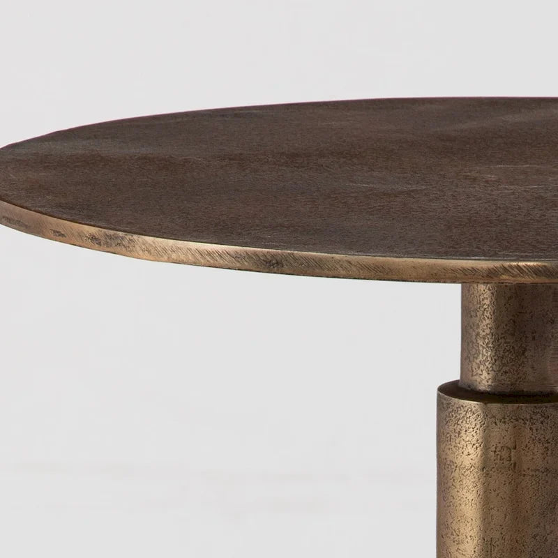 Beistelltisch mit goldenen Akzenten - 14W x 22.5H x 14D