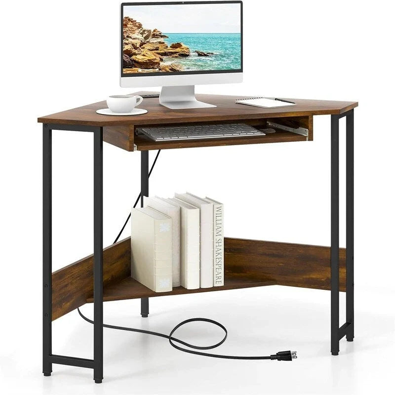 Bureau d’ordinateur triangulaire avec prises électriques